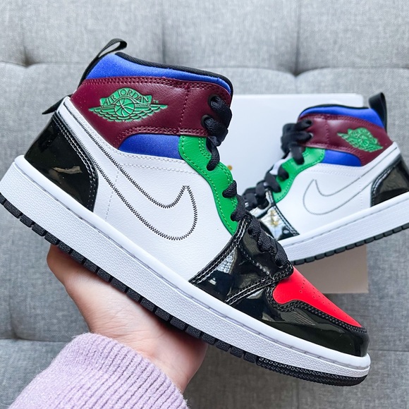 Jordan Shoes - 🖤🤍❤️💙 Nike Air Jordan 1 mid white black shoes
